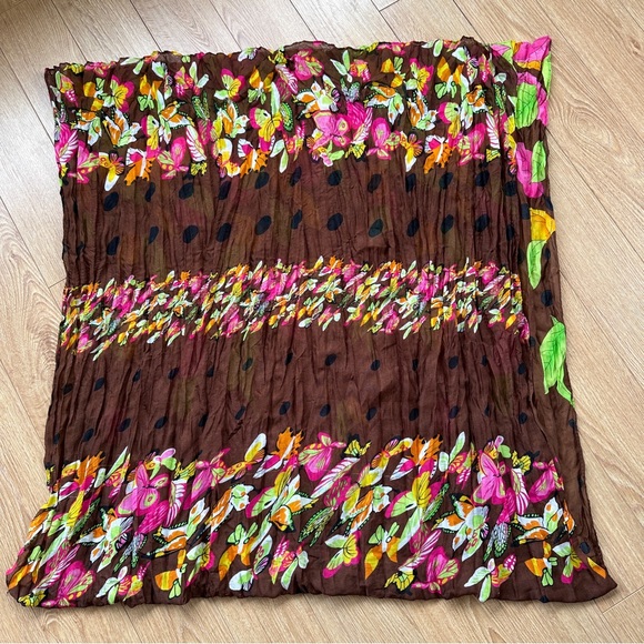 Sarong, broomstick pleats, dark brown with leaf and butterfly pattern. Like new - Picture 3 of 10